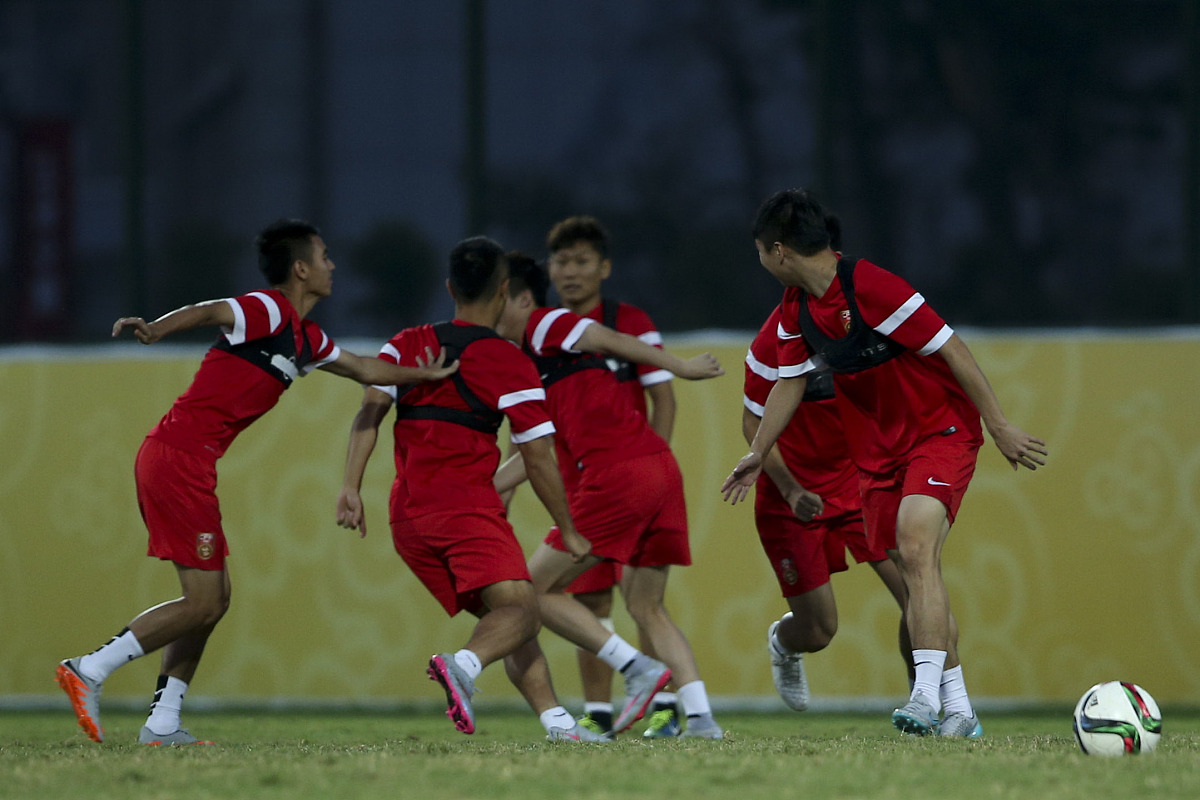 裁判哨声激昂吹响,谁能走出胜利之路的简单介绍 裁判哨声激昂吹响,谁能走出胜利之路的简单介绍