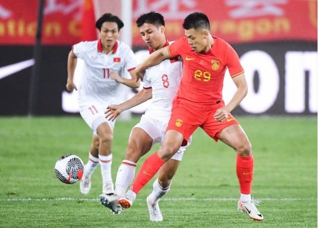 越南队在国际比赛中力压对手取得胜利 越南队在国际比赛中力压对手取得胜利