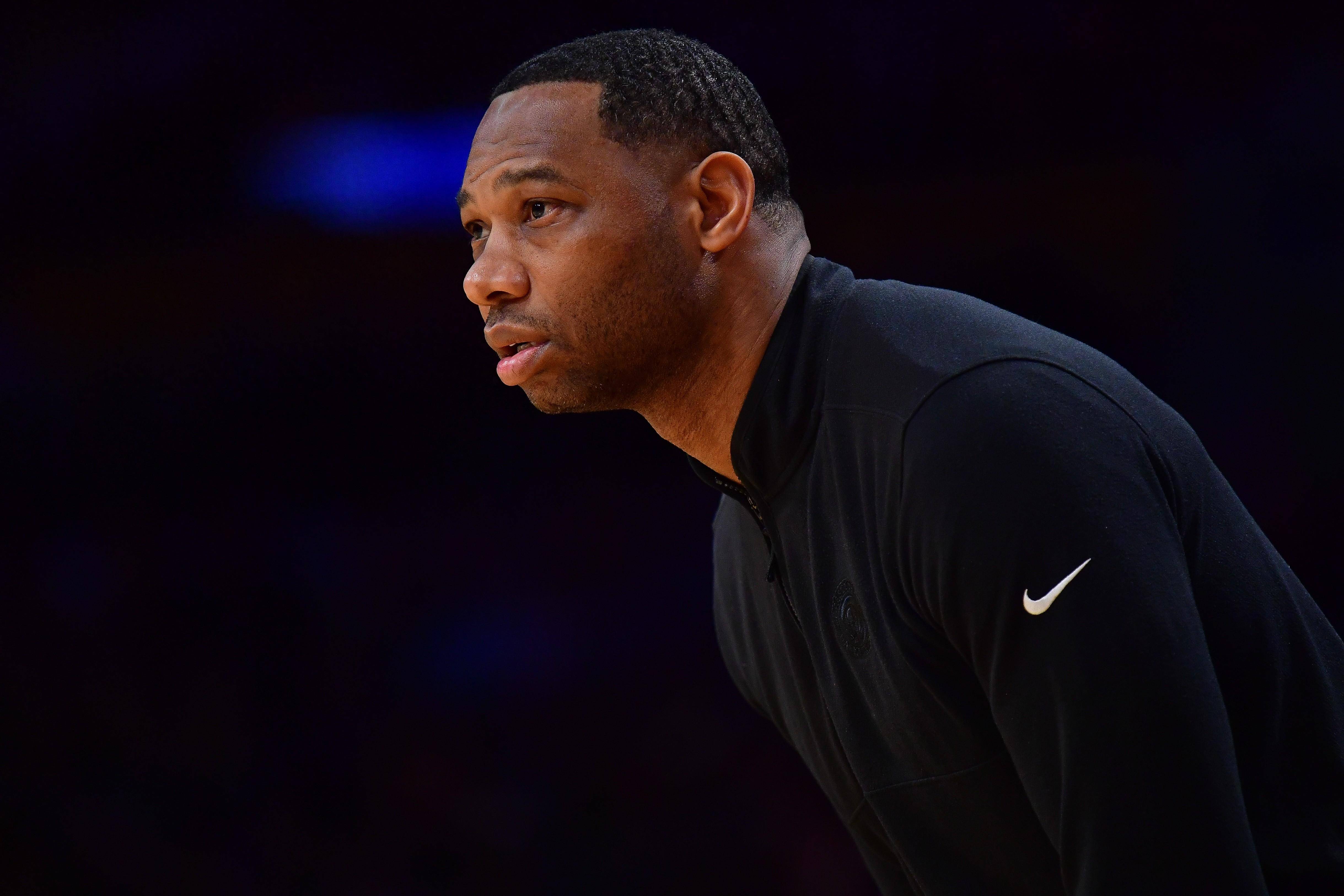 包含格林今晚发挥抢眼，帮助球队击败了竞争对手的词条