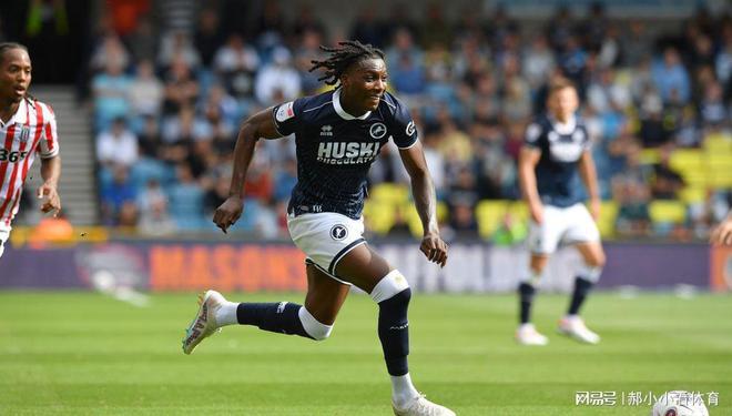 阿森纳青训新星崭露头角,助球队取得胜利 阿森纳青训新星崭露头角,助球队取得胜利