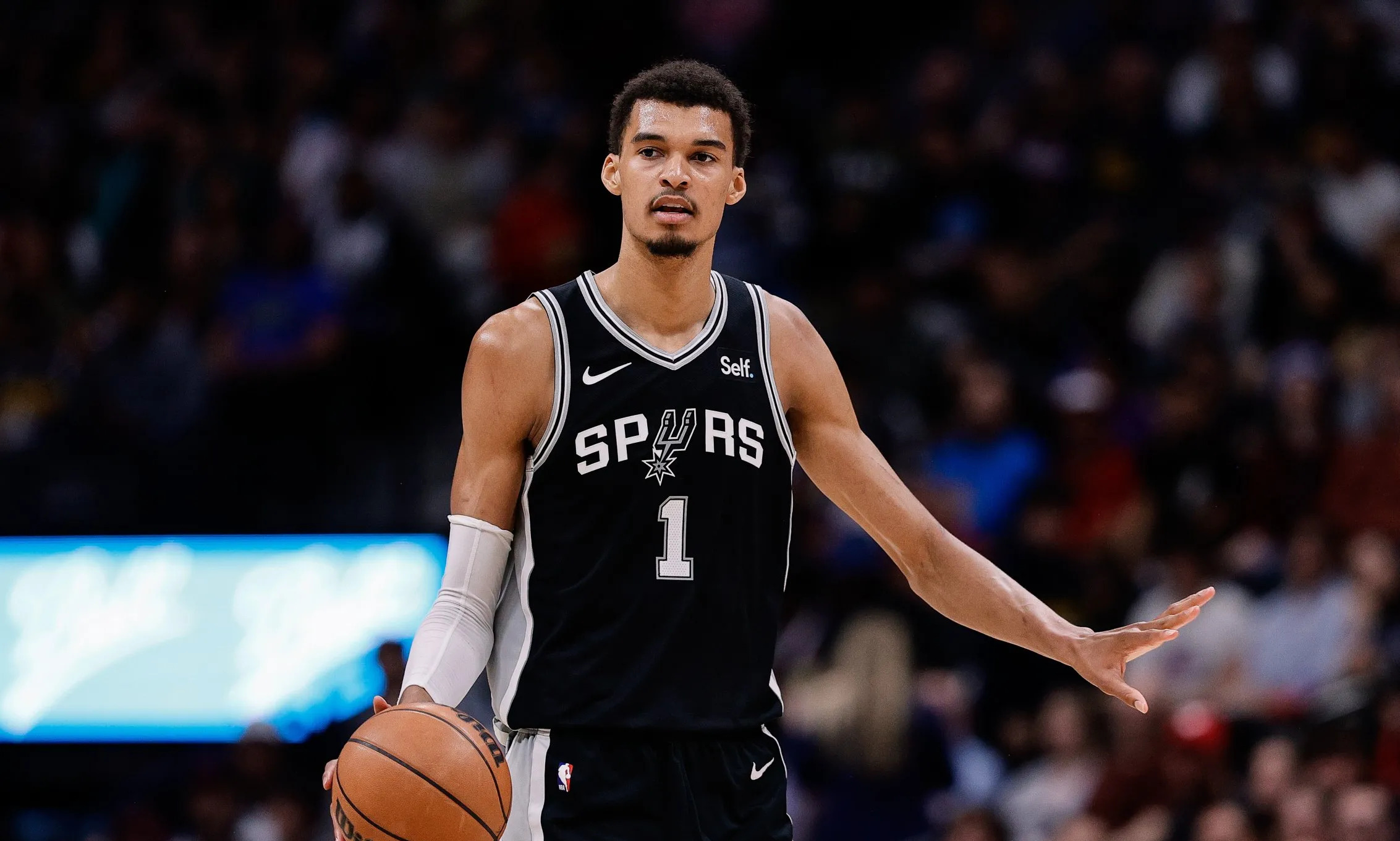 马刺队成功转型，青年队员表现抢眼的简单介绍