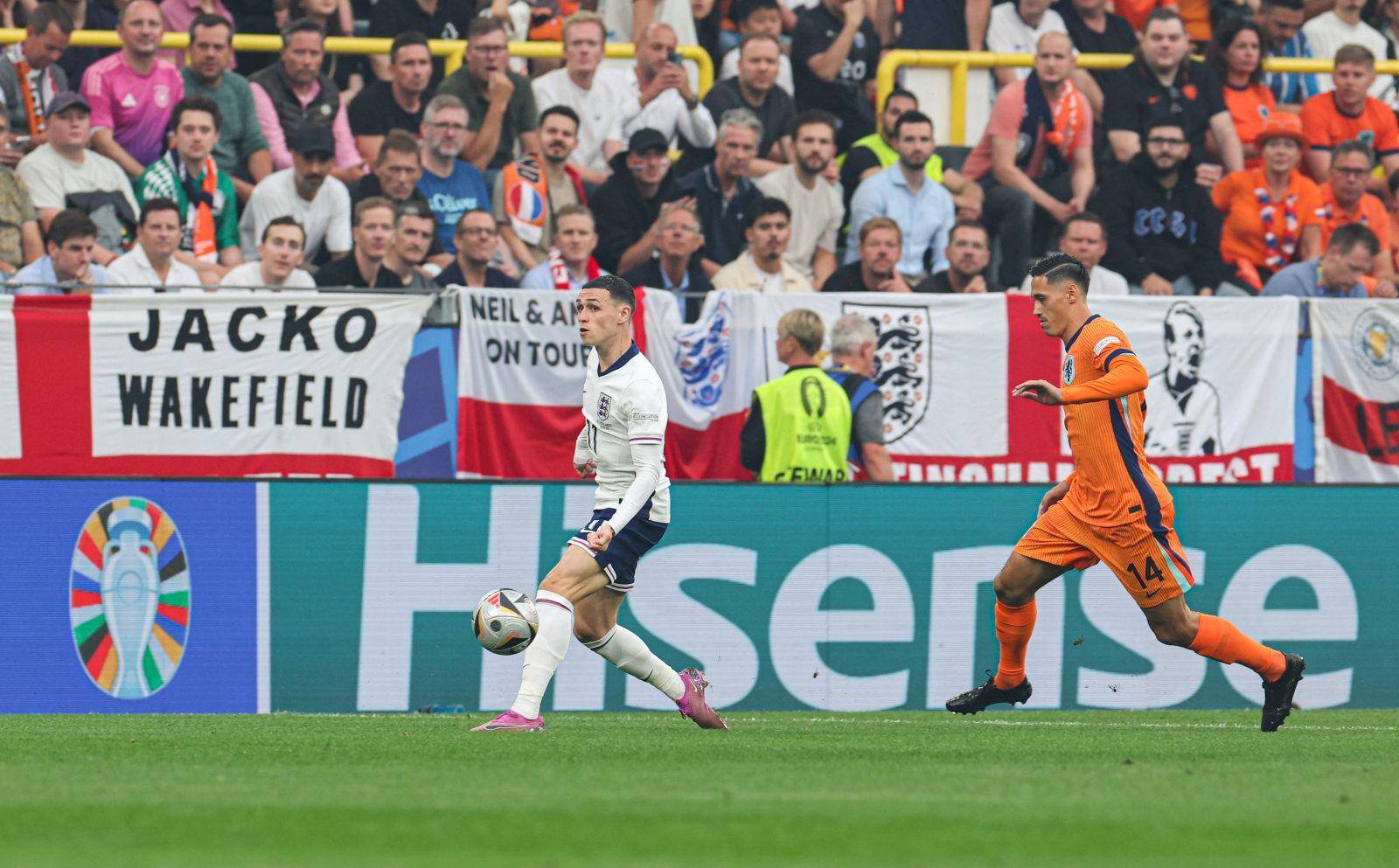 荷兰爆冷战胜意大利，伊涅斯塔神奇绝杀