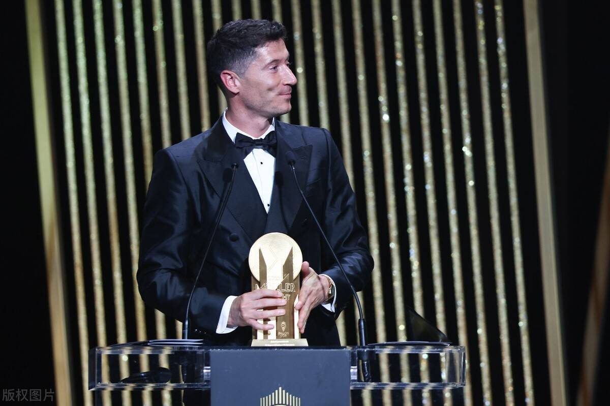 关于莱万多夫斯基创造新纪录,荣膺金球奖的信息 关于莱万多夫斯基创造新纪录,荣膺金球奖的信息