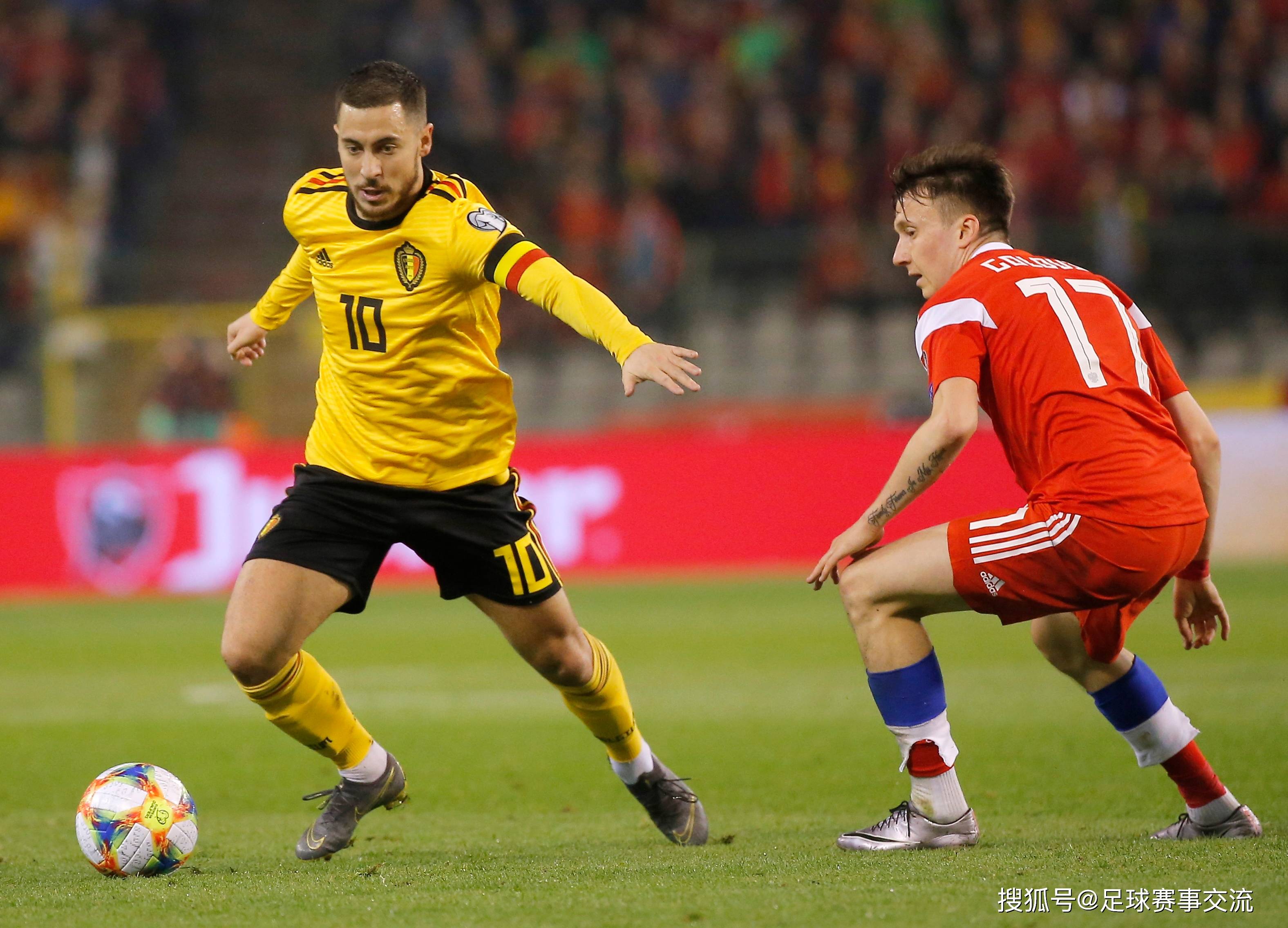 关于欧洲顶尖足球比赛浪漫开场，球队争分夺秒的信息