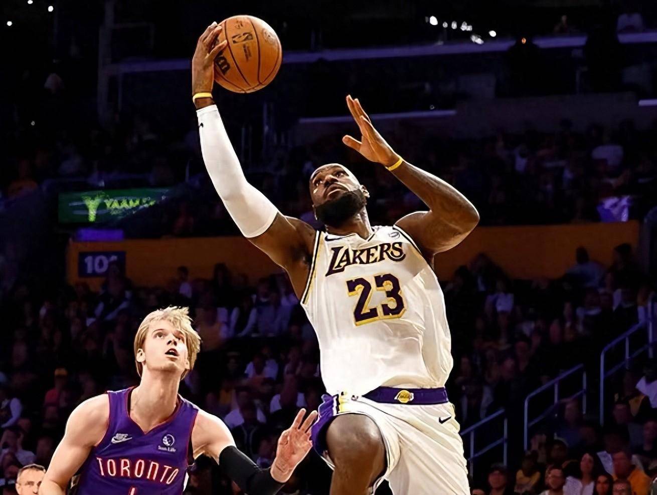 关于詹姆斯大号三双！湖人胜热火夺首胜的信息