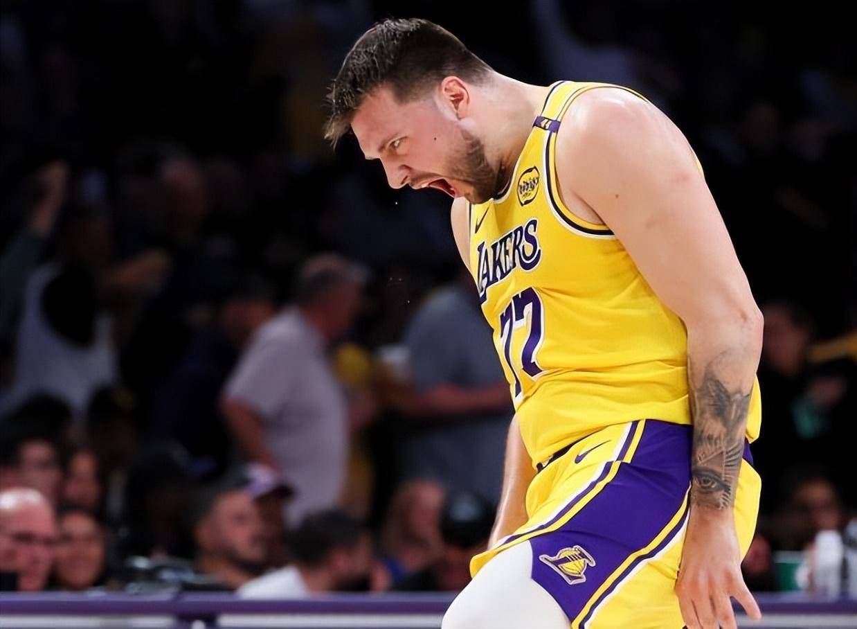 关于球队防守疲软,三分球逐渐成为软肋的信息 关于球队防守疲软,三分球逐渐成为软肋的信息