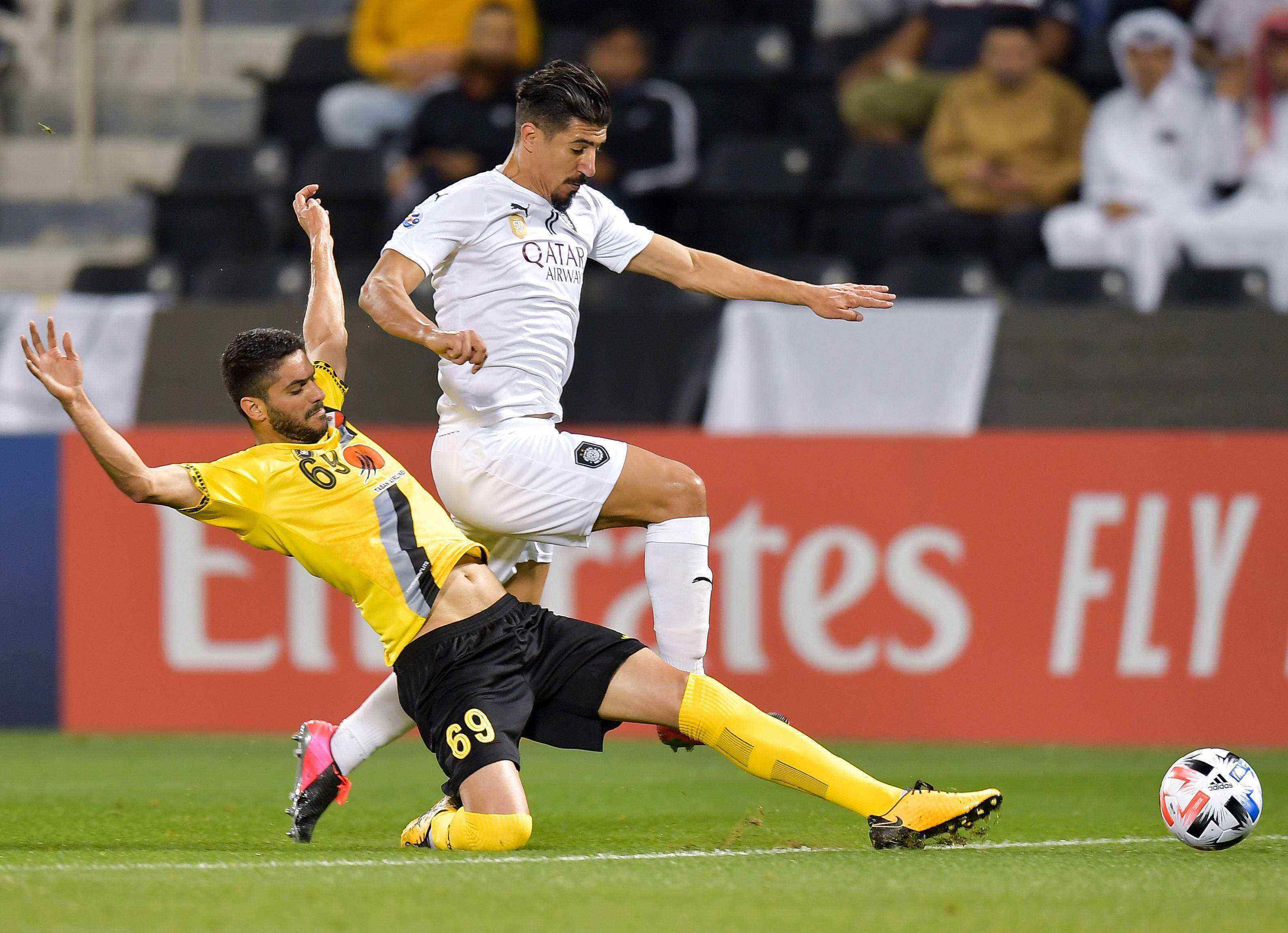 精湛边路传中打开胜利之门,控球甩开对手的简单介绍 精湛边路传中打开胜利之门,控球甩开对手的简单介绍