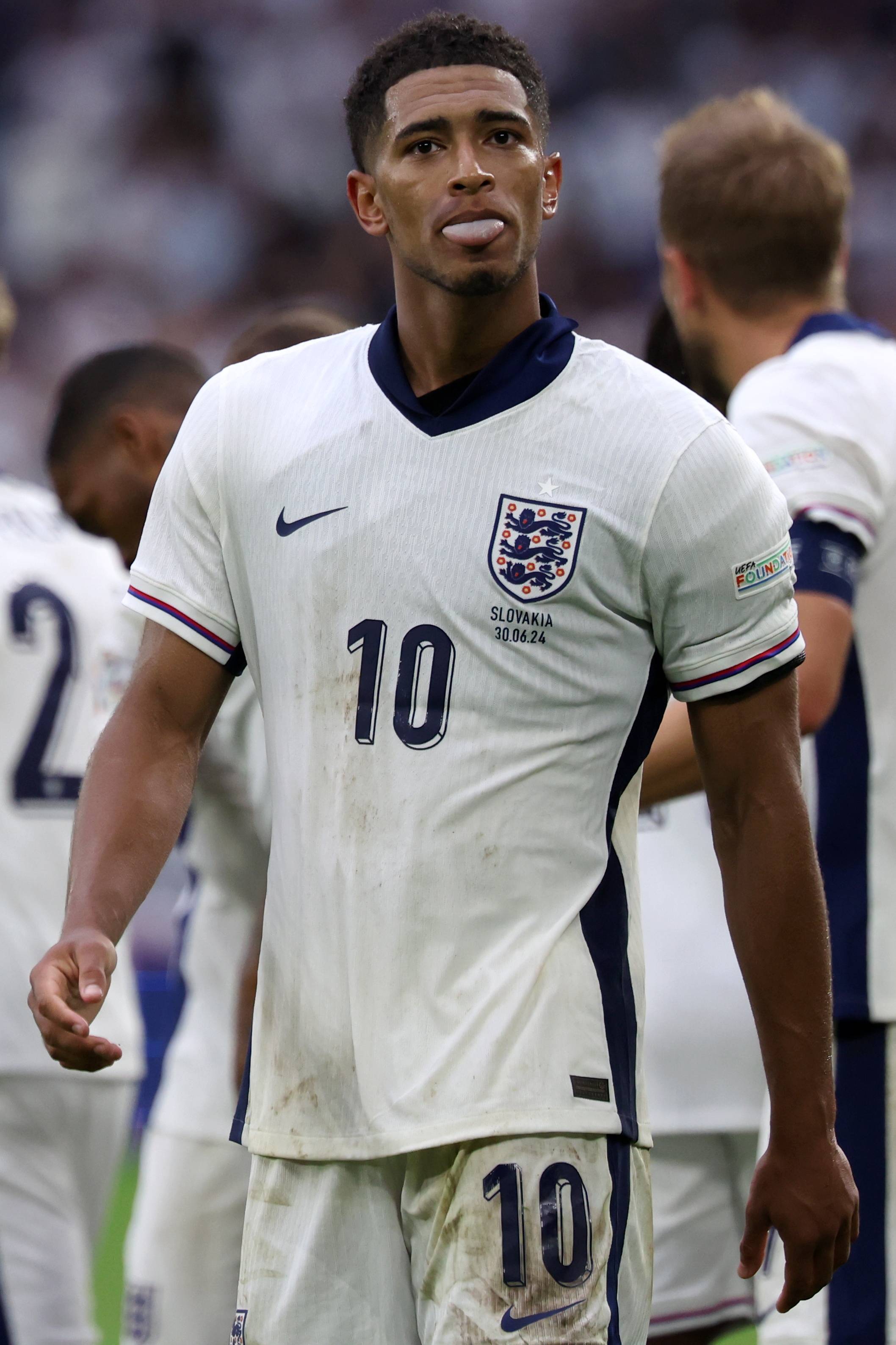 爱游戏娱乐-英格兰惊险获胜，提前锁定欧洲杯资格的简单介绍