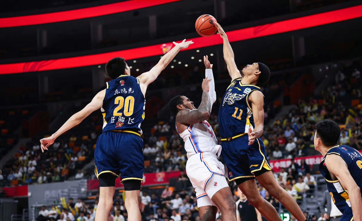 包含日本篮球联赛将引进外援，提升联赛水平的词条