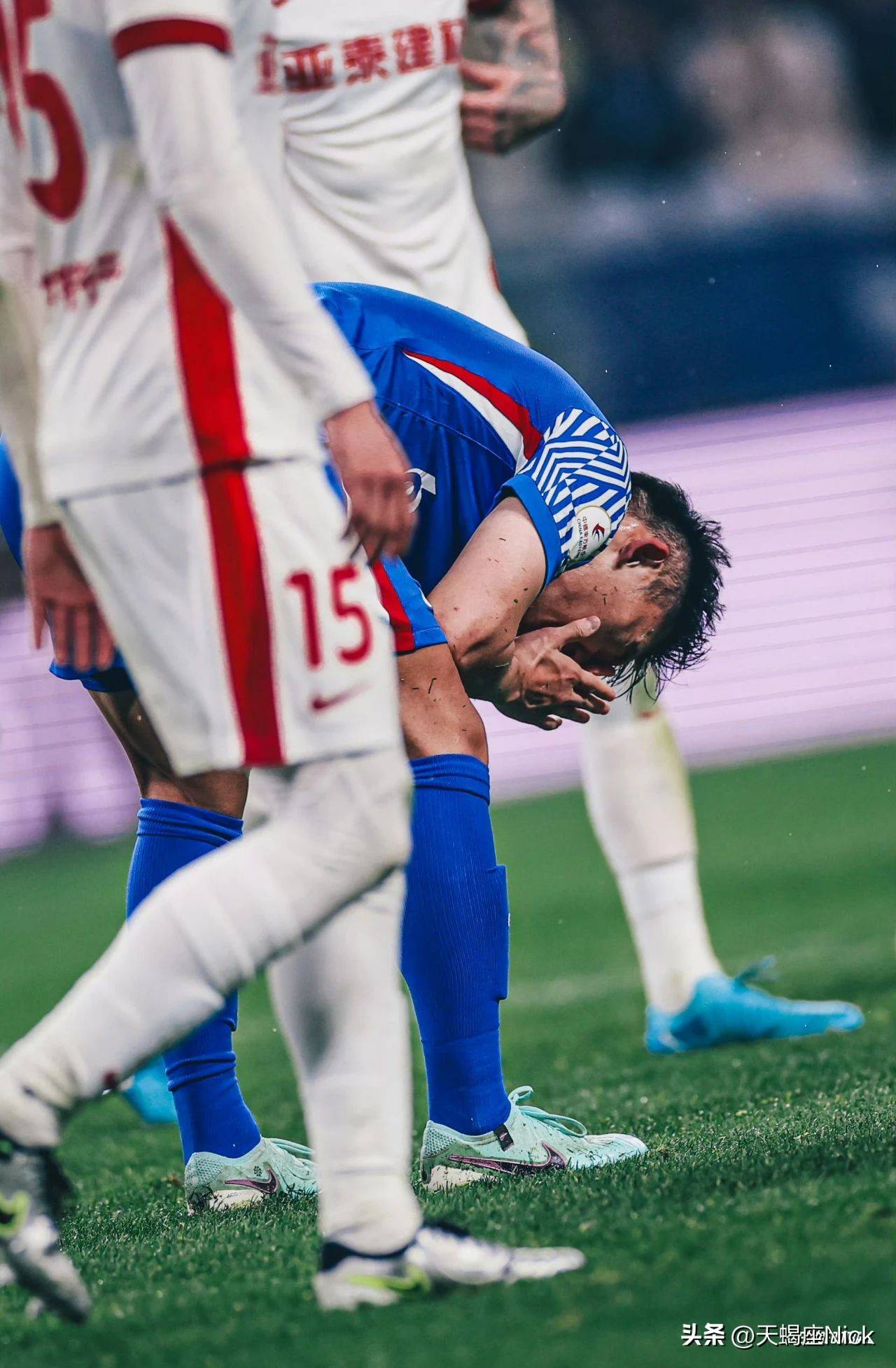 爱游戏体育-包含对手多次错失良机，球队追平实力势均力敌的词条