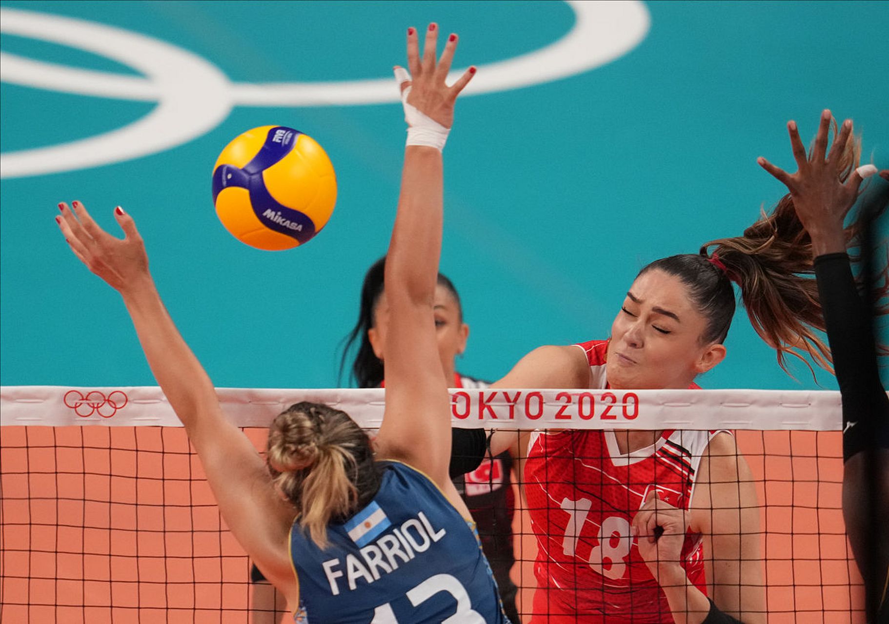 爱游戏tv-巴西排球队精彩逆转，晋级半决赛