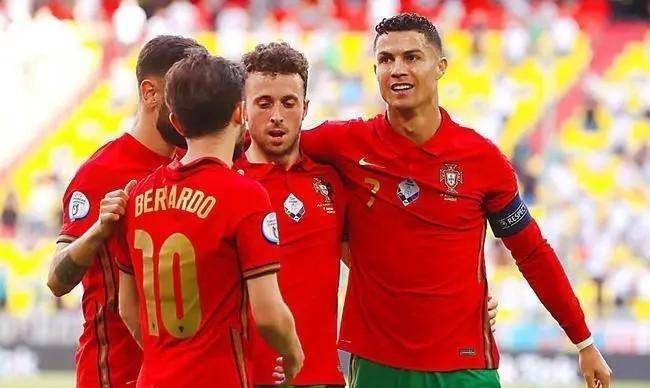 葡萄牙队在激烈角逐中夺得胜利，成功晋级