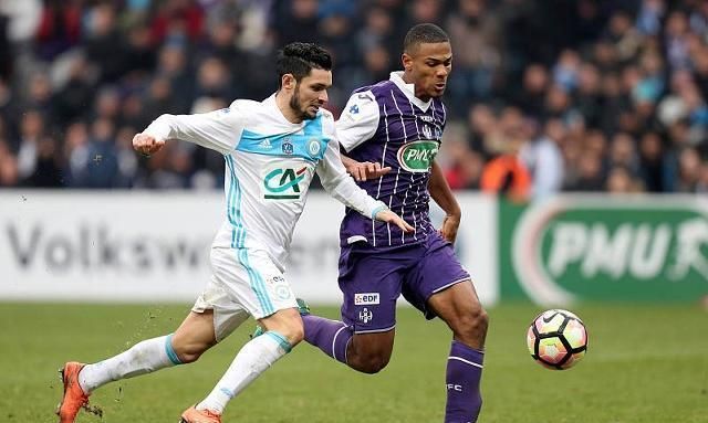 包含马赛遭遇连败，战绩不容乐观的词条