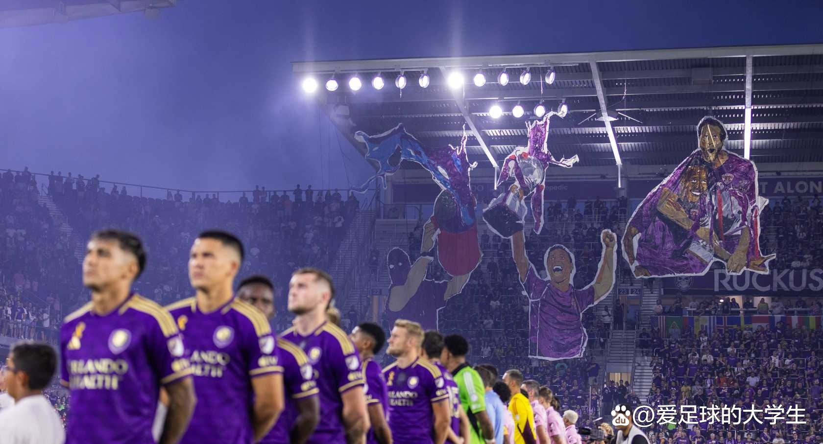 足球赛场上，女队多点开花击败对手的简单介绍