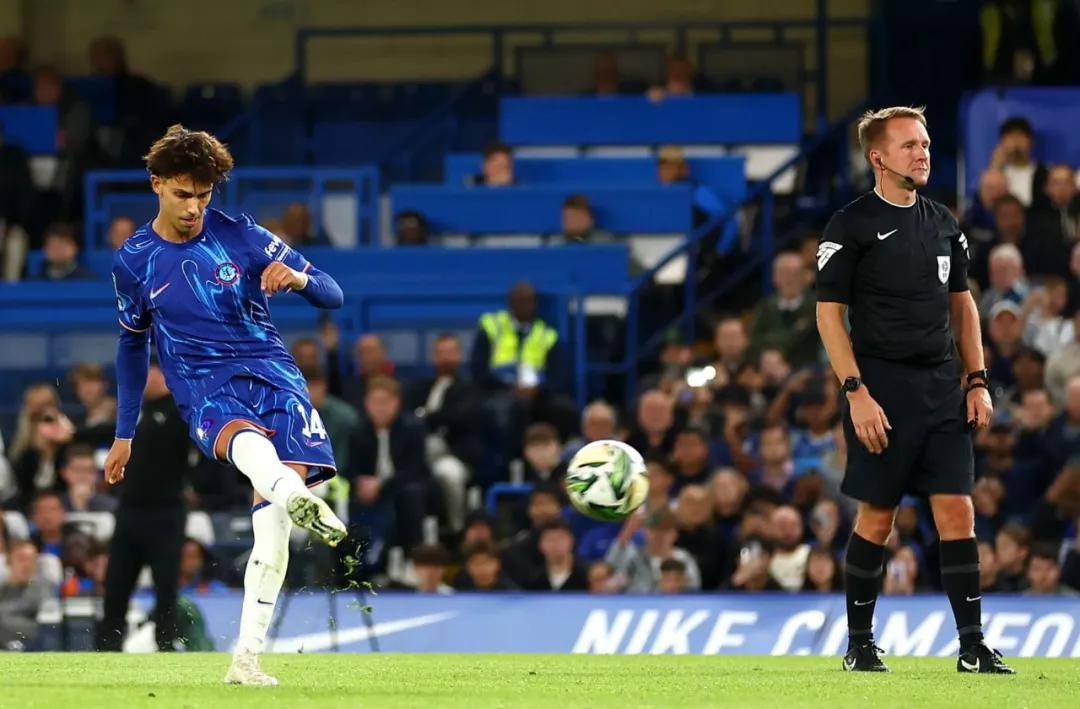 关于切尔西队员技术娴熟，展现团队精神的信息
