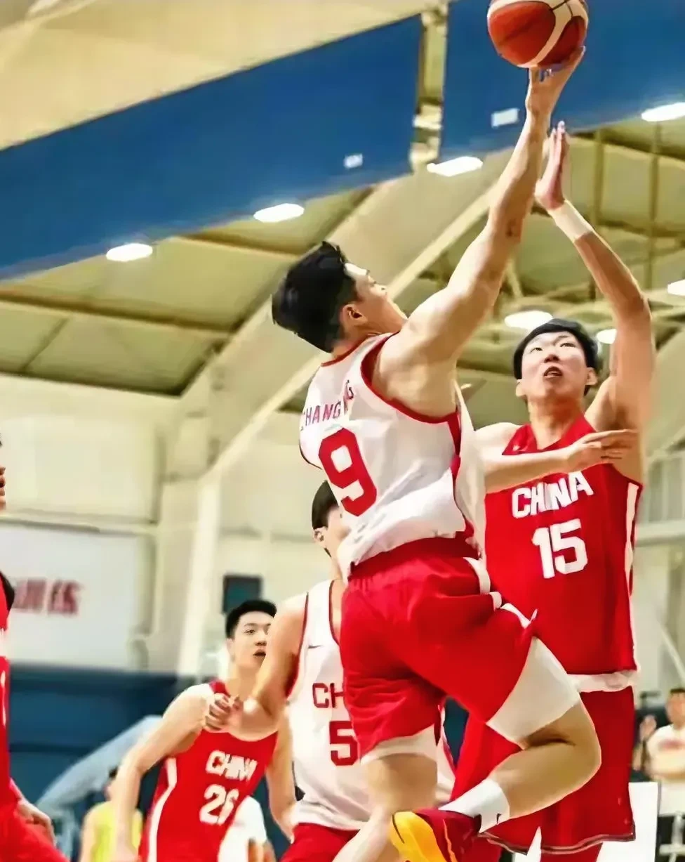 爱游戏APP-天津男篮大胜对手，成功晋级八强