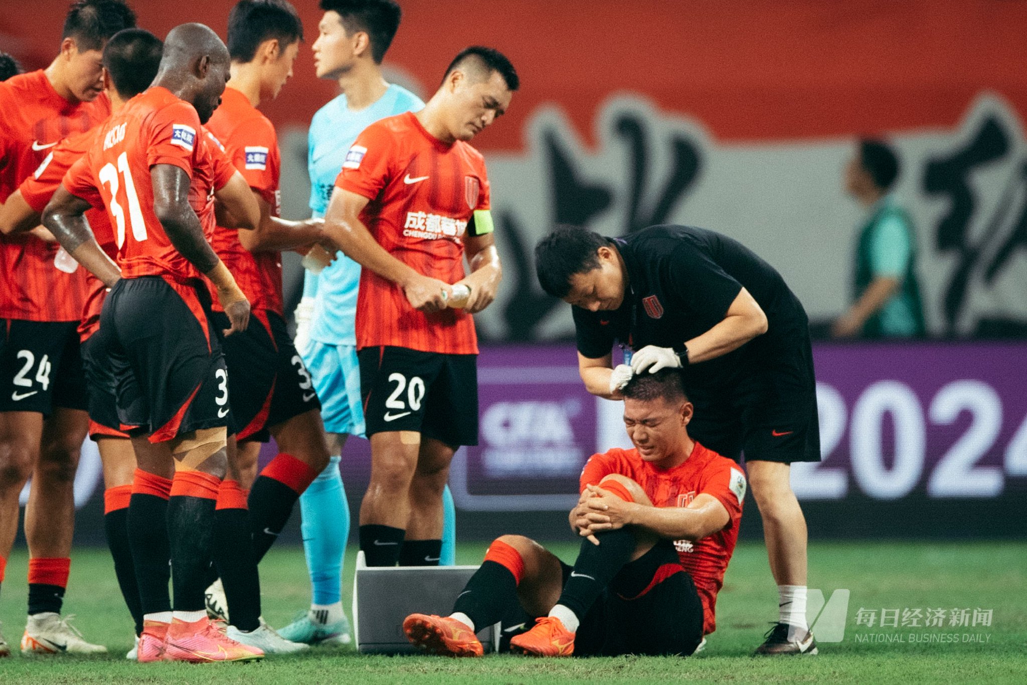 爱游戏在线-球员受伤离场，对球队影响巨大的简单介绍