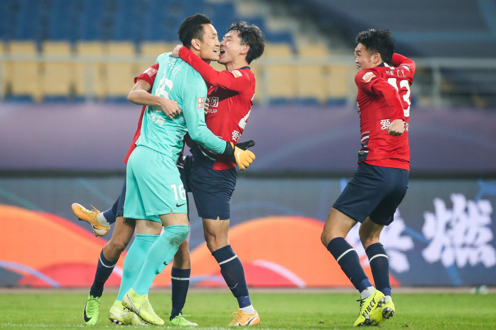 爱游戏在线-重庆队逆转深圳队，喜迎胜利