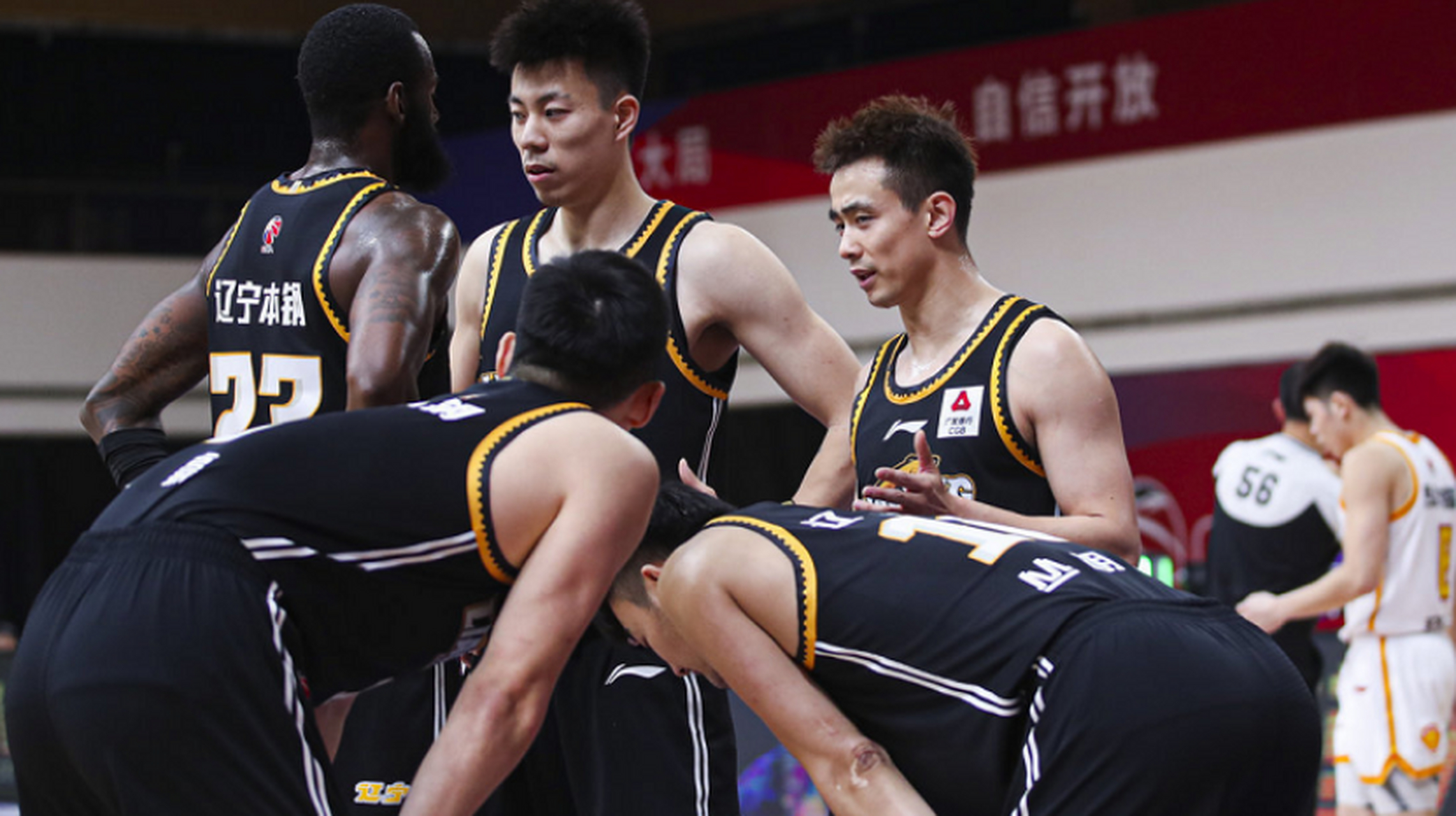 重庆队逆转深圳队，喜迎胜利