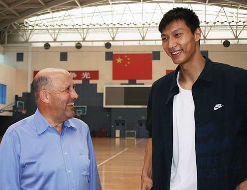 争议裁判判罚!米尔沃基雄鹿全队上演抗议的简单介绍 争议裁判判罚!米尔沃基雄鹿全队上演抗议的简单介绍