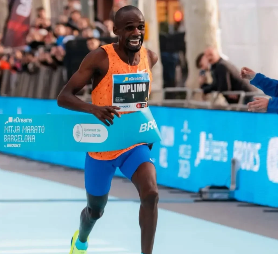 爱游戏官网-南非选手在田径项目中表现出色