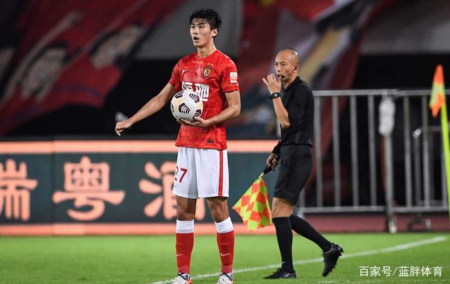 爱游戏-广州恒大全队表现抢眼，实力稳居榜首