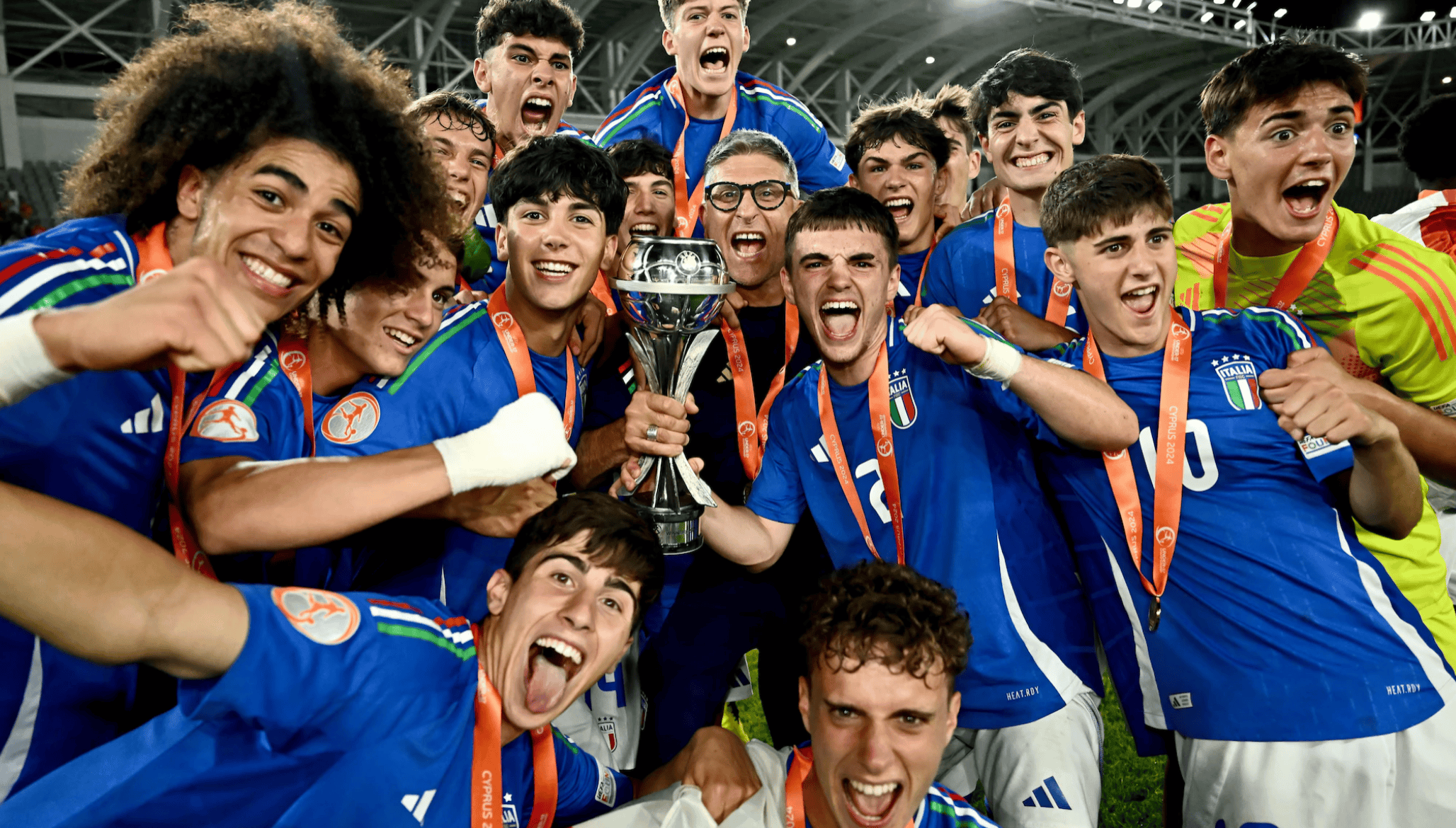 包含意大利队在客场对阵立陶宛的比赛中实现轻松胜利的词条