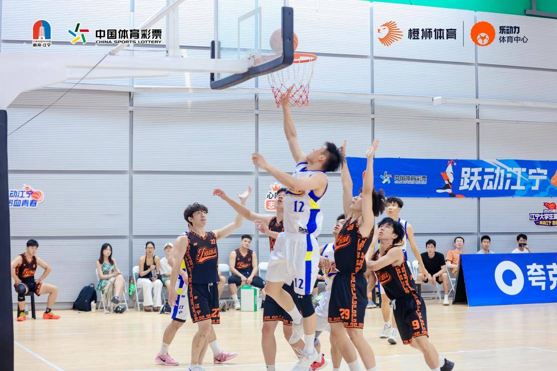 篮球技巧大比拼顶尖球员角逐场面精彩的简单介绍