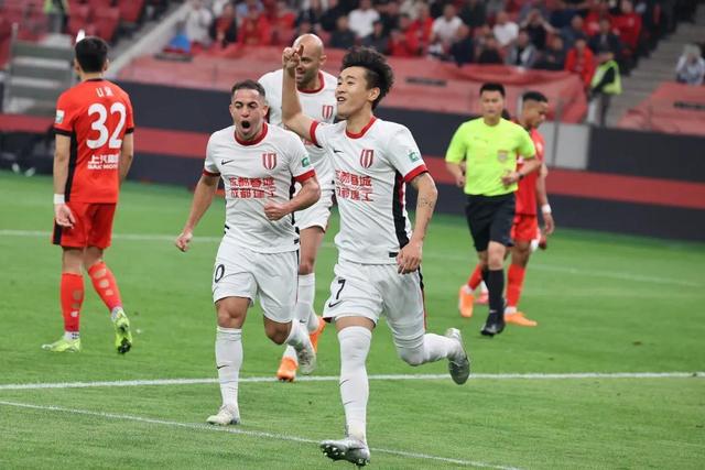 柏林联队在客场逆袭，反超对手夺胜