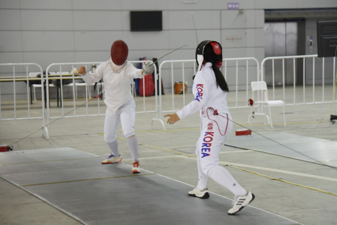 爱游戏在线-马来西亚击剑选手在比赛中脱颖而出