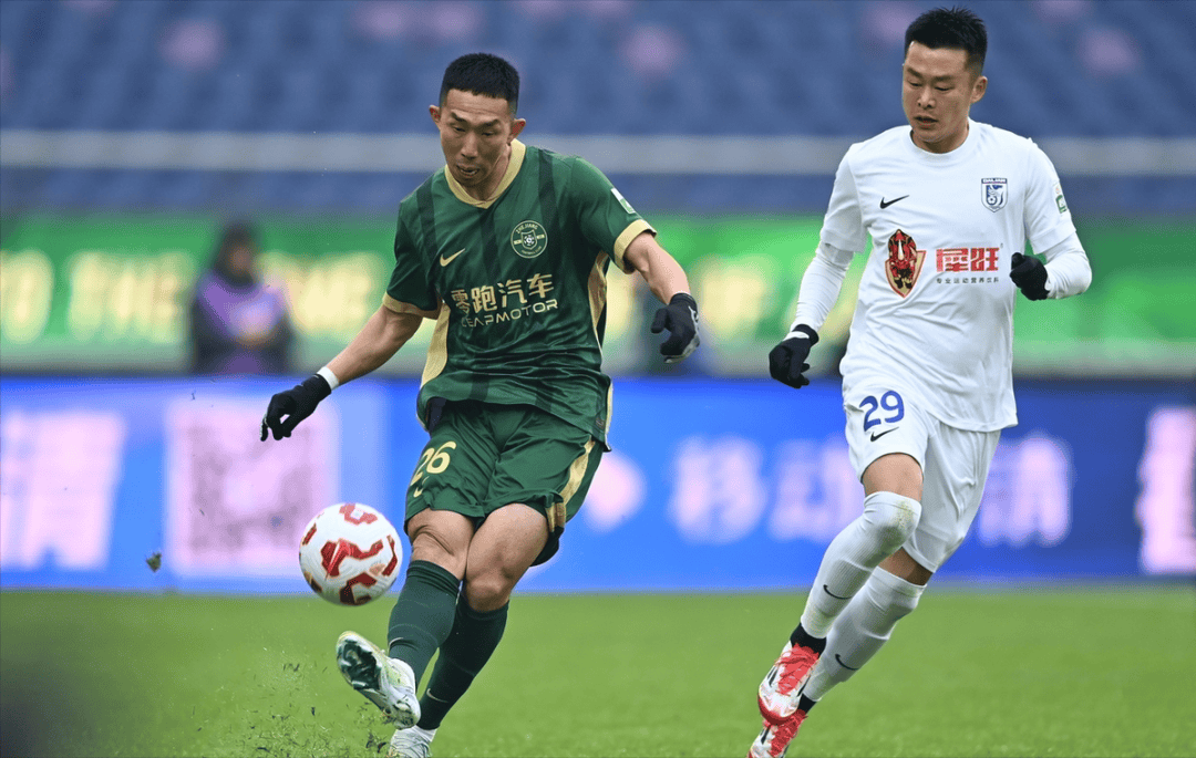 包含桑德豪森前锋连续场比赛破门得分的词条