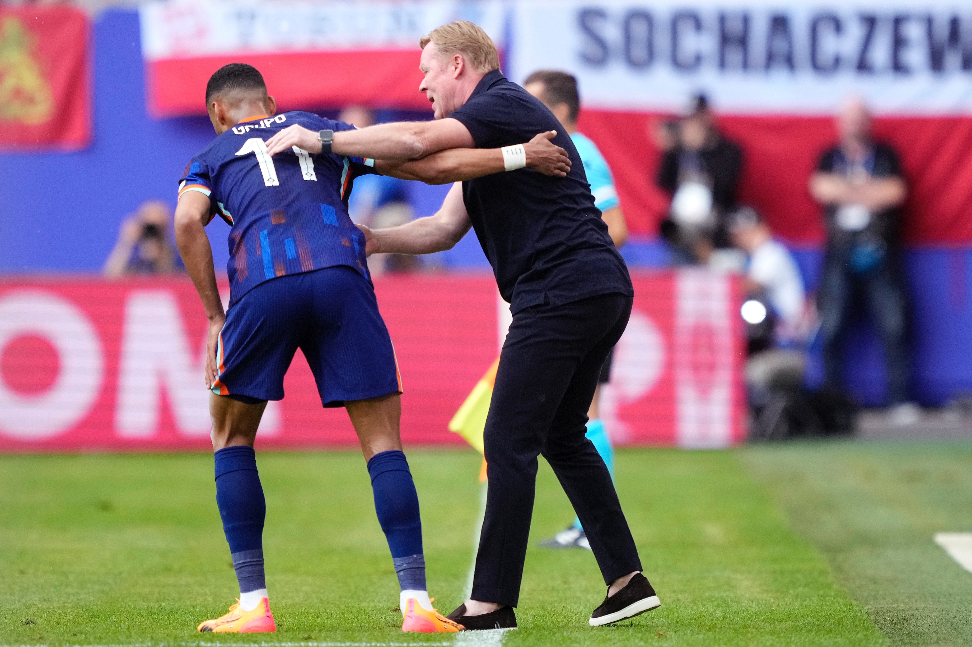 荷兰队在激动人心的比赛中逆转对手