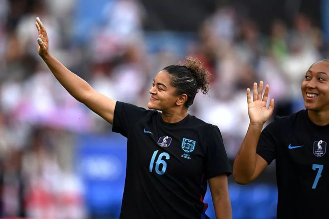 爱游戏-英格兰女足与美国队:握手言和的简单介绍