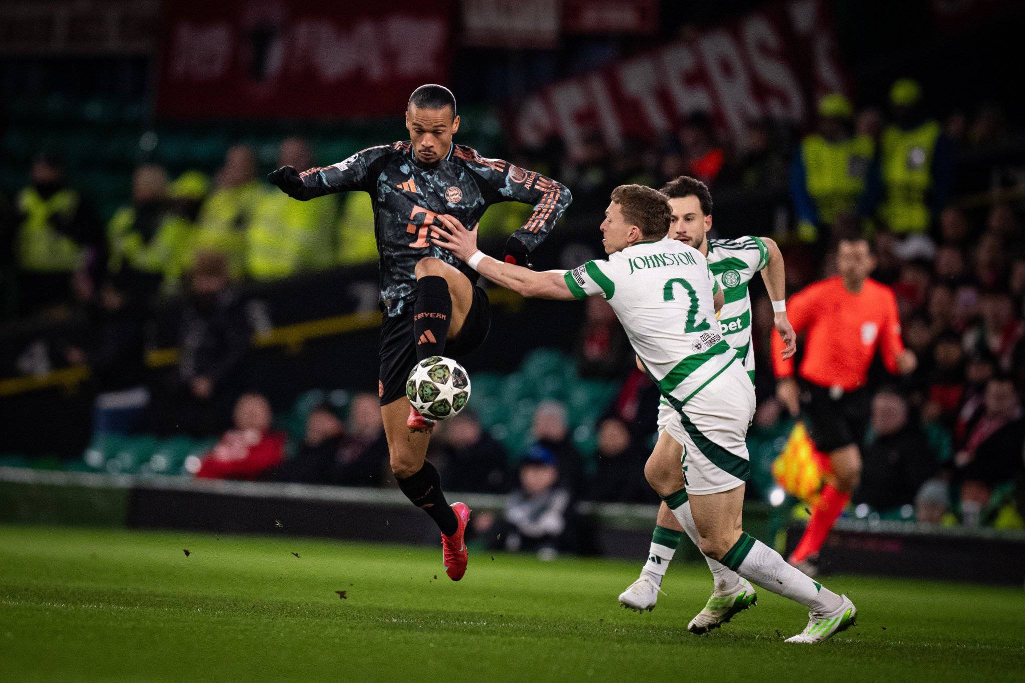 拜仁战胜阿贾克斯，晋级欧冠四强