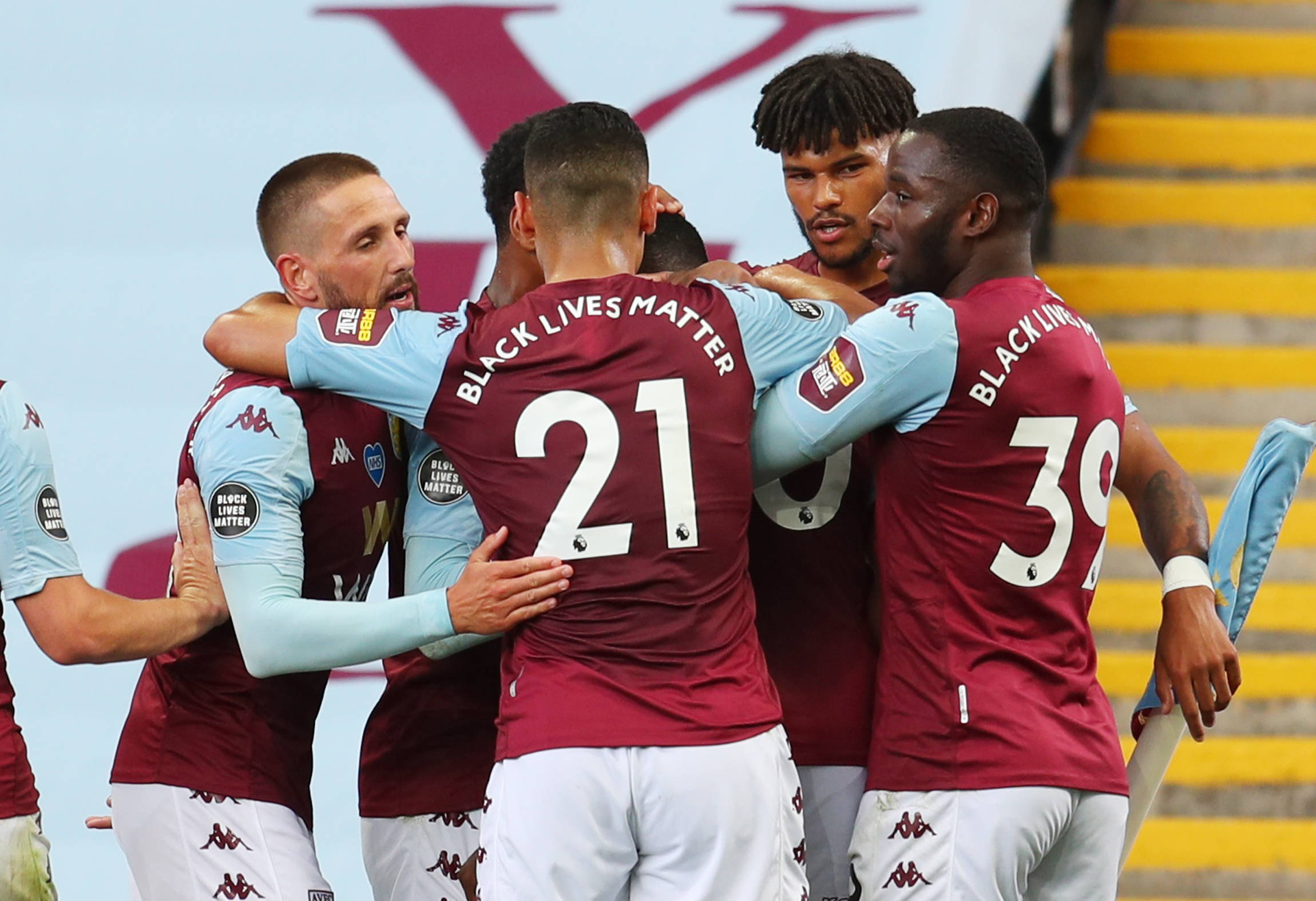 爱游戏APP-西汉姆主场逼平热刺，稳定联赛表现