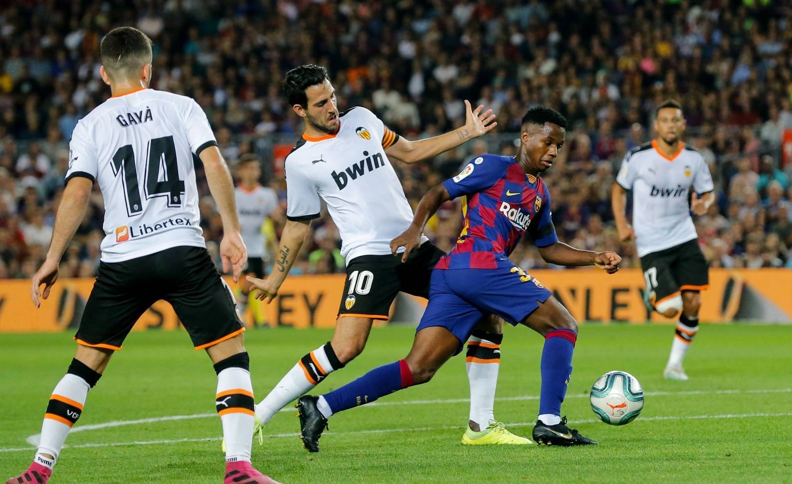 瓦伦西亚惜败巴伦西亚不容有失