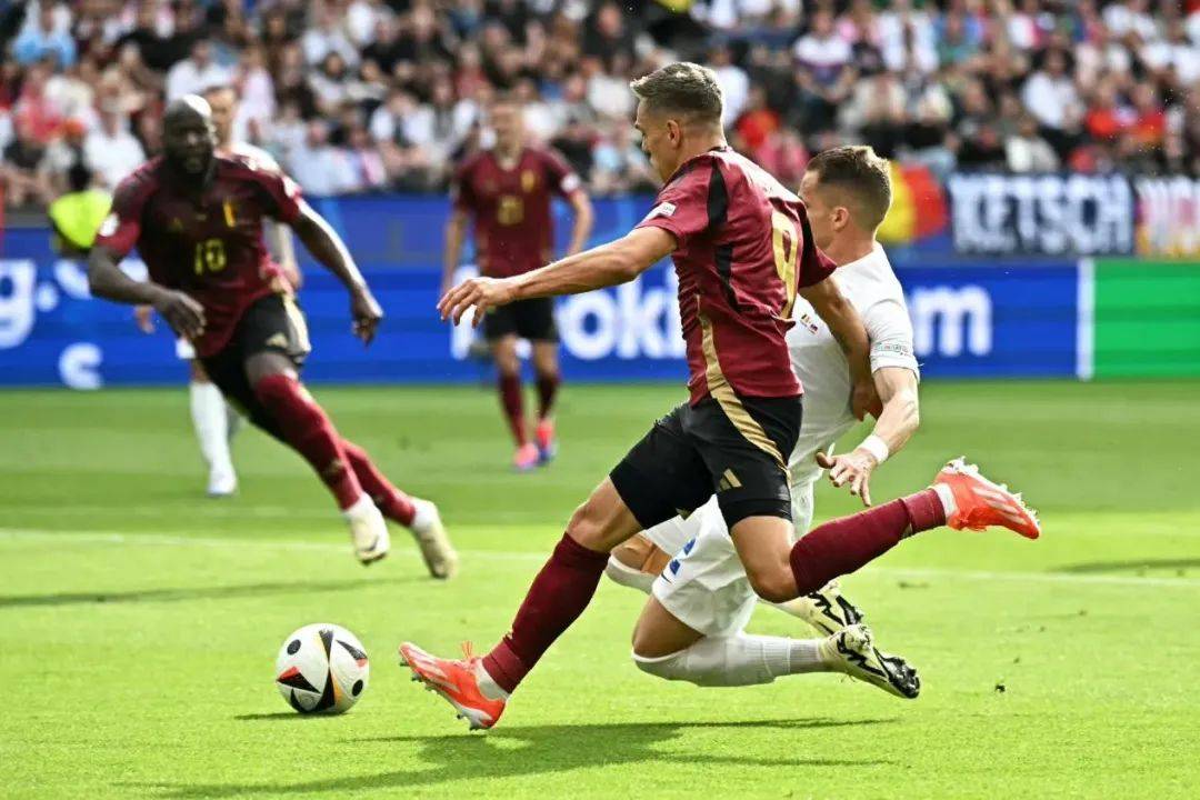 爱游戏在线-马其顿队主场遭遇连败，欧洲杯资格未卜