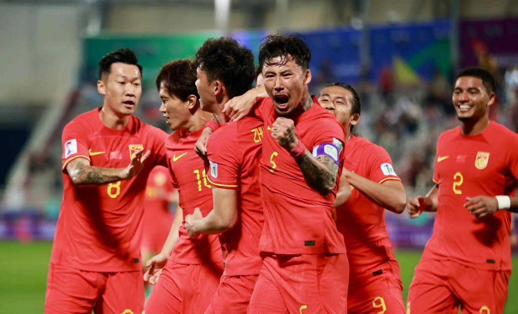 关于足球世界杯选战激烈展开，各队展现实力！的信息