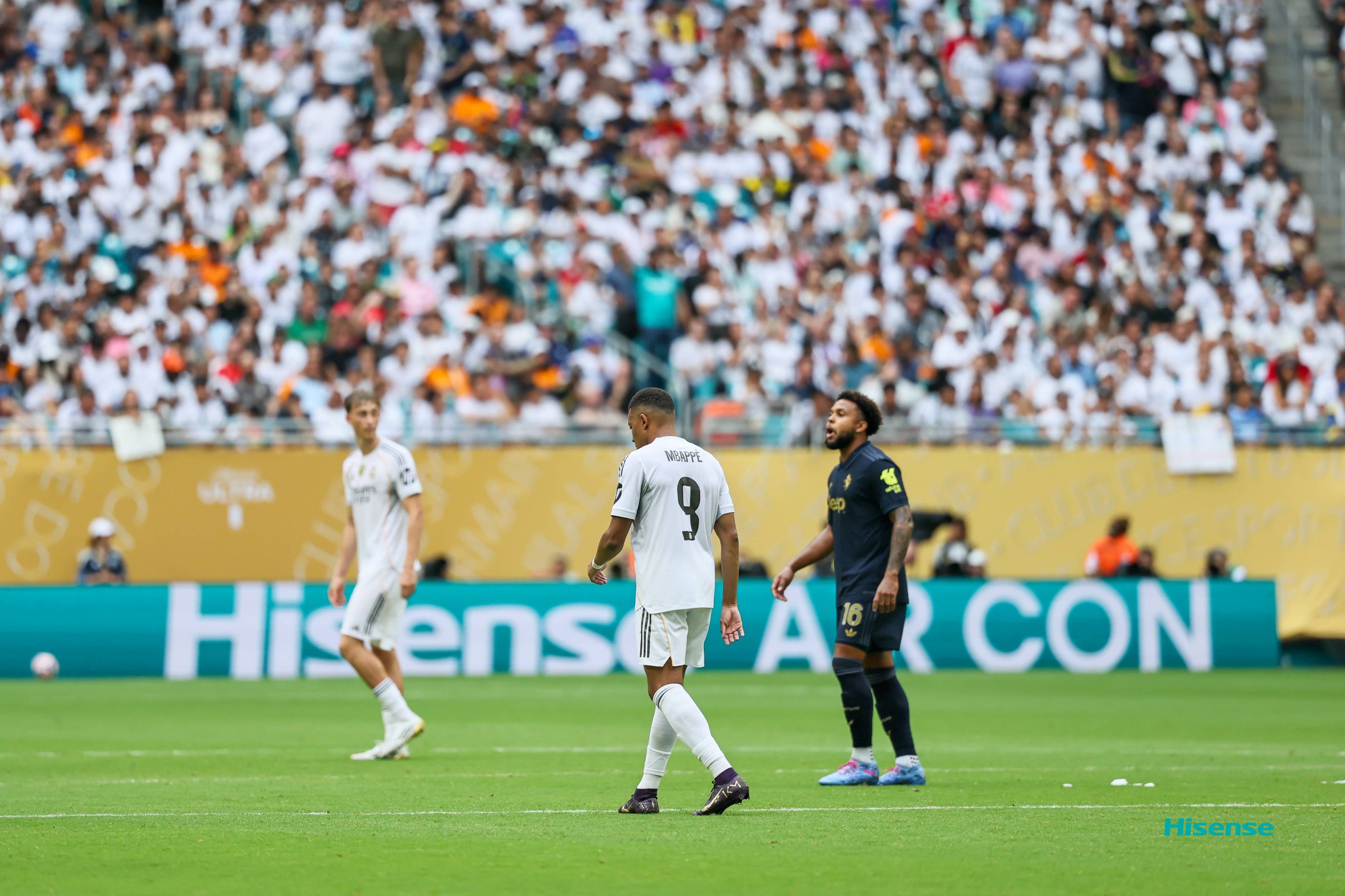 爱游戏在线-皇马主场迎接下一轮比赛，期待球队胜利