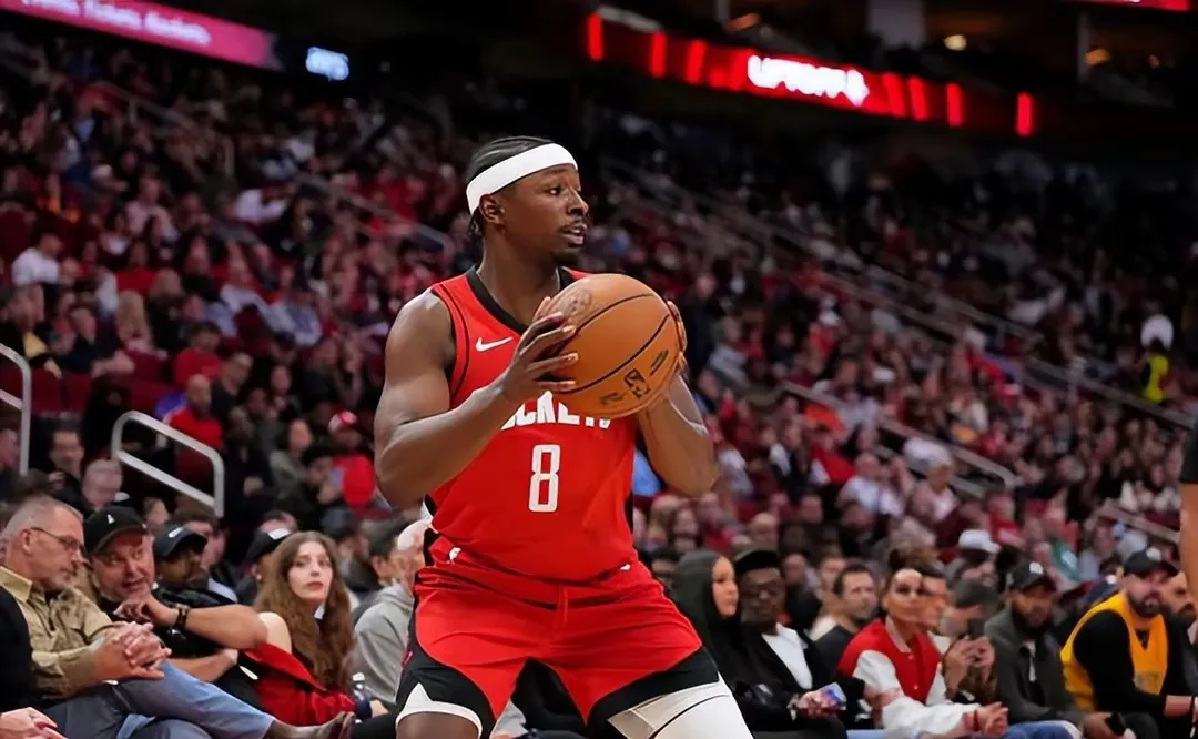 火箭客场逆转胜出,球员表现出色 火箭客场逆转胜出,球员表现出色