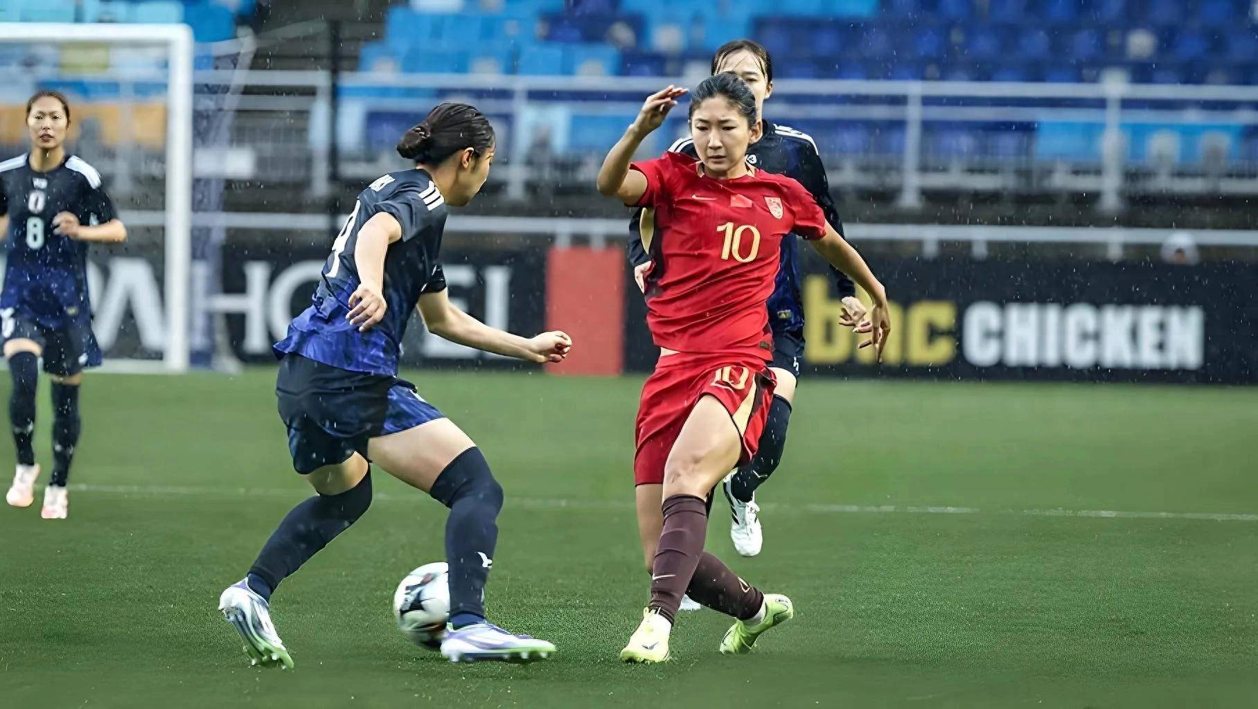 精妙一击：女足运动员技术精湛