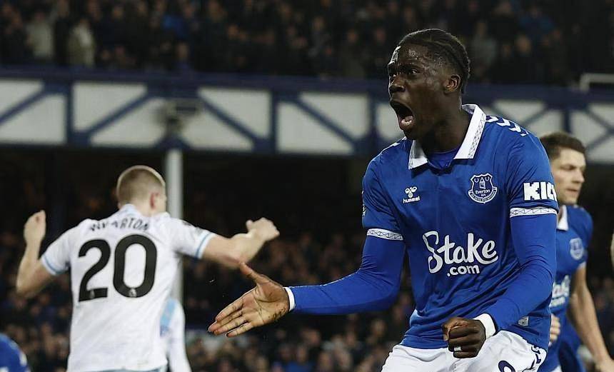 伯恩茅斯战平黄鹏队，英超保级压力不减