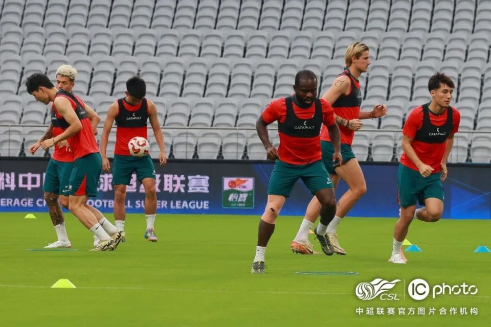 罗索纳主场大胜，球队客场抢分士气高涨豪取三分