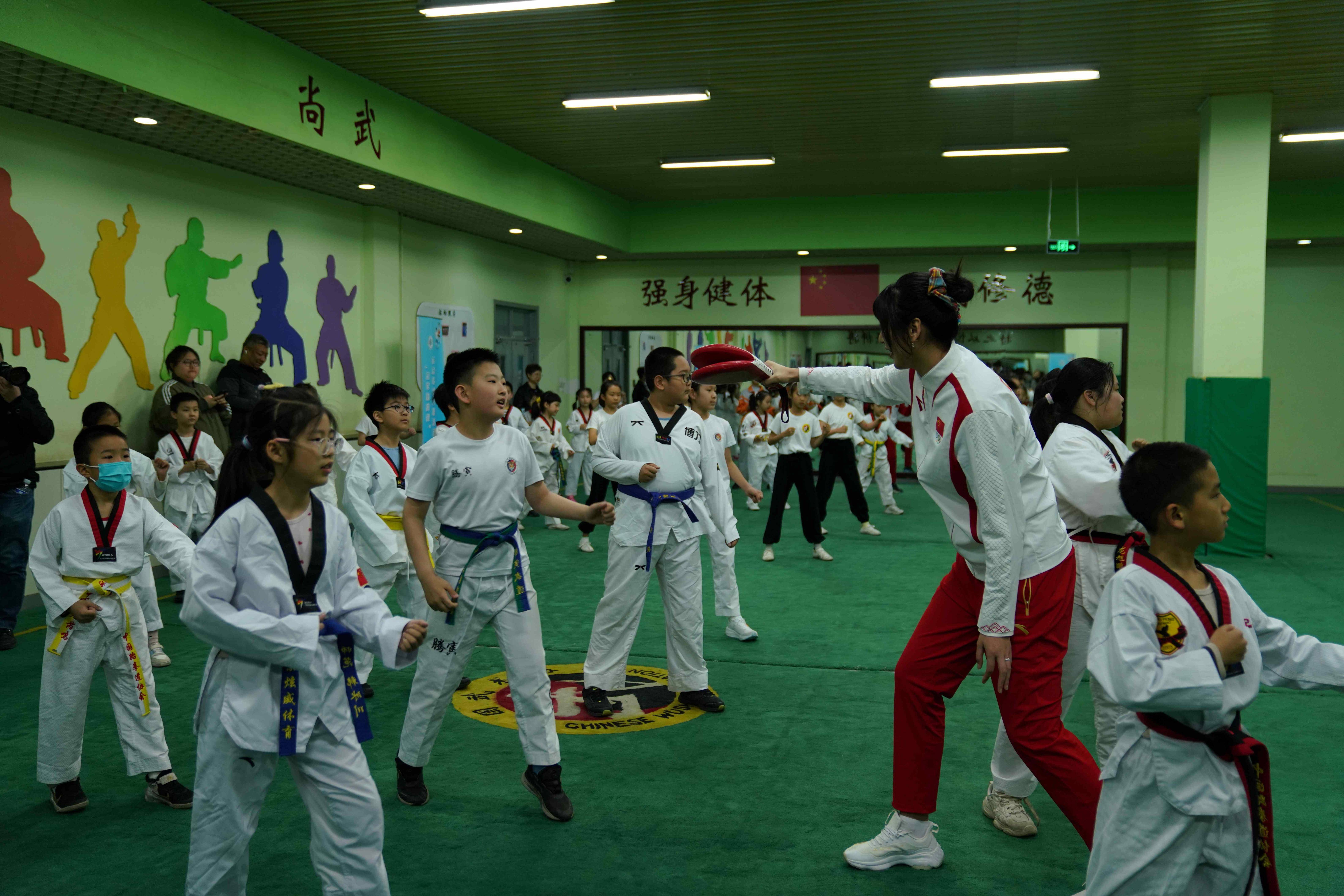 爱游戏官网-辉煌时刻：跆拳道选手再现神勇