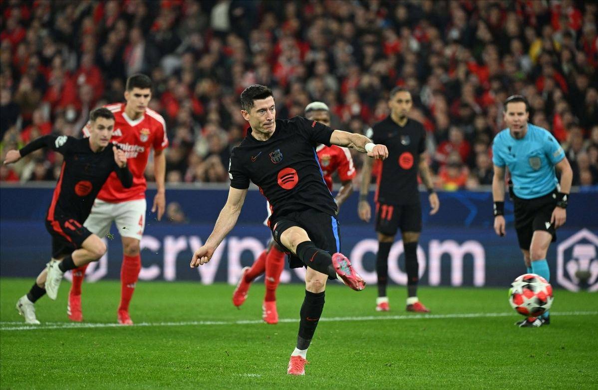 爱游戏APP-巴萨不敌瓦伦西亚，西甲球队遭遇挑战