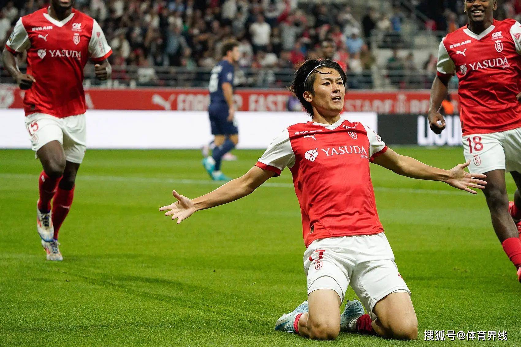 爱游戏娱乐-法甲球队取得胜利，队内球员表现抢眼