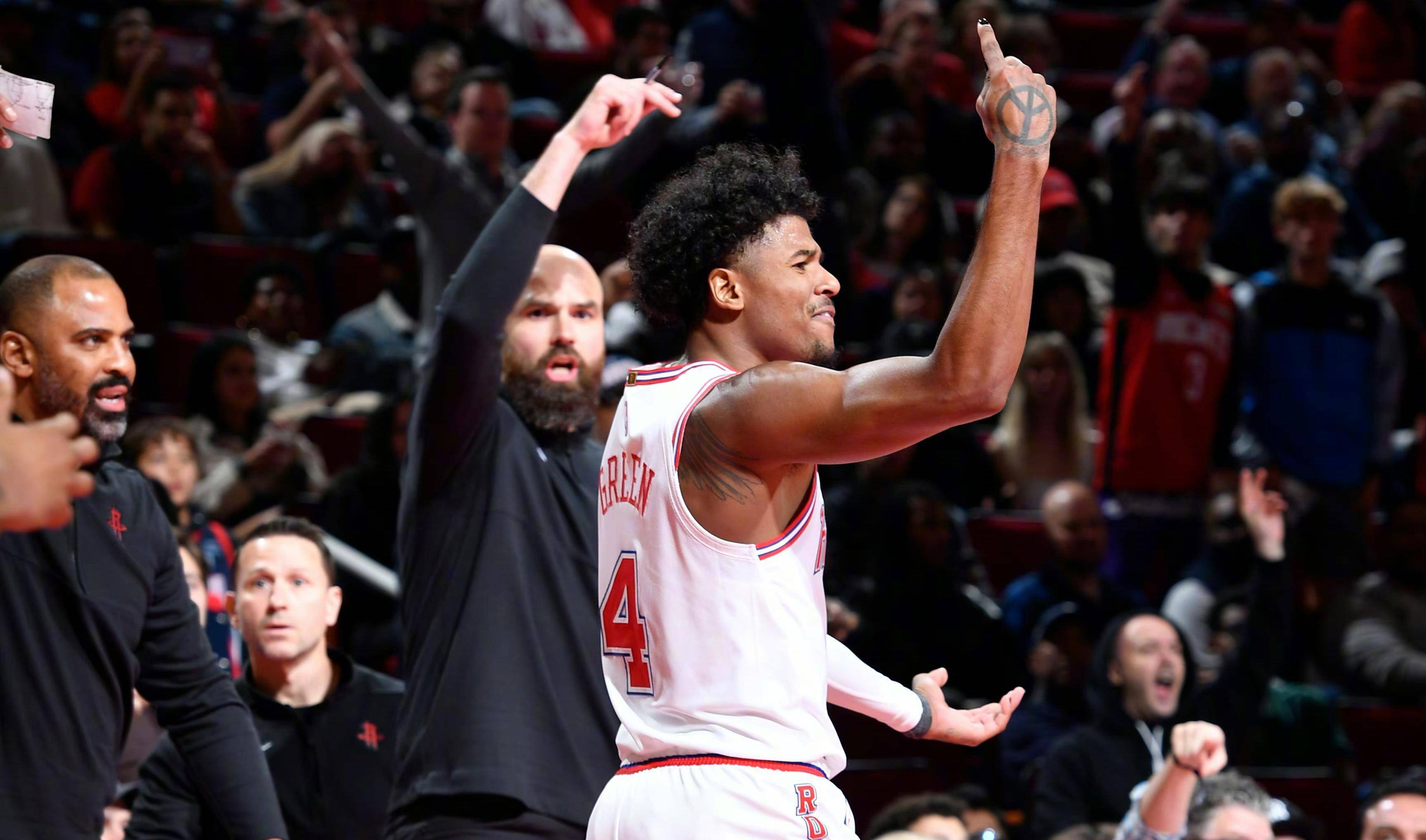 活塞队击败公牛队，晋级东部半决赛