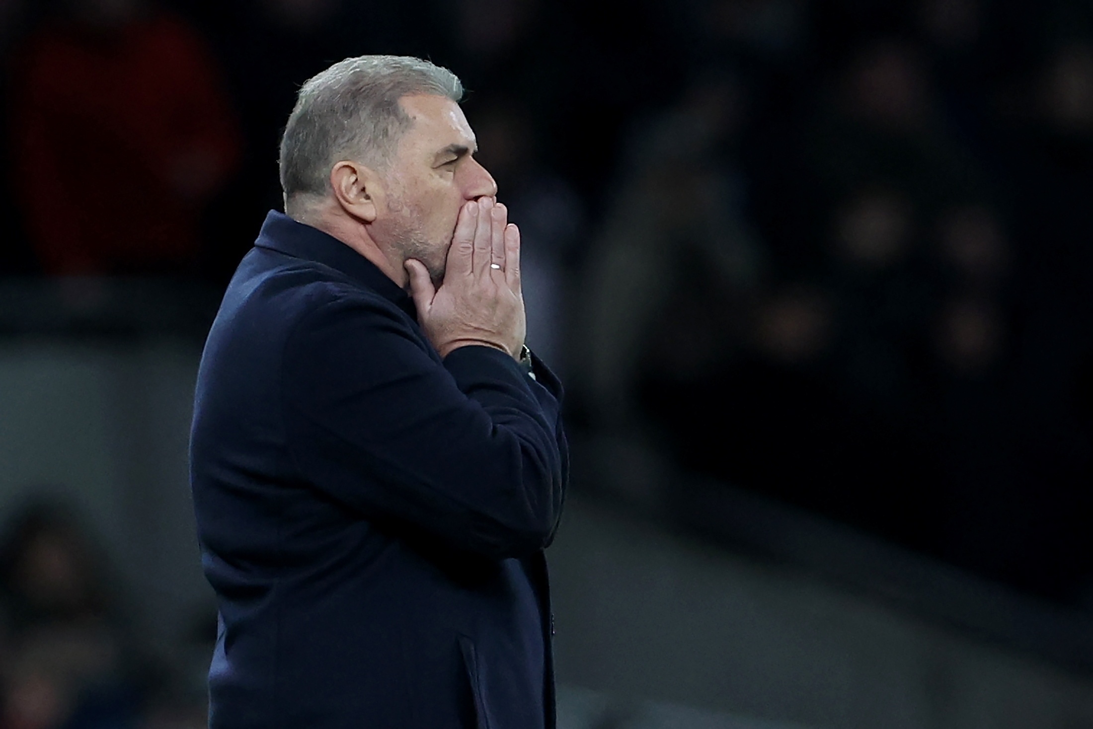 包含热刺主场胜伯恩利，止住连败颓势，迎来关键胜利的词条