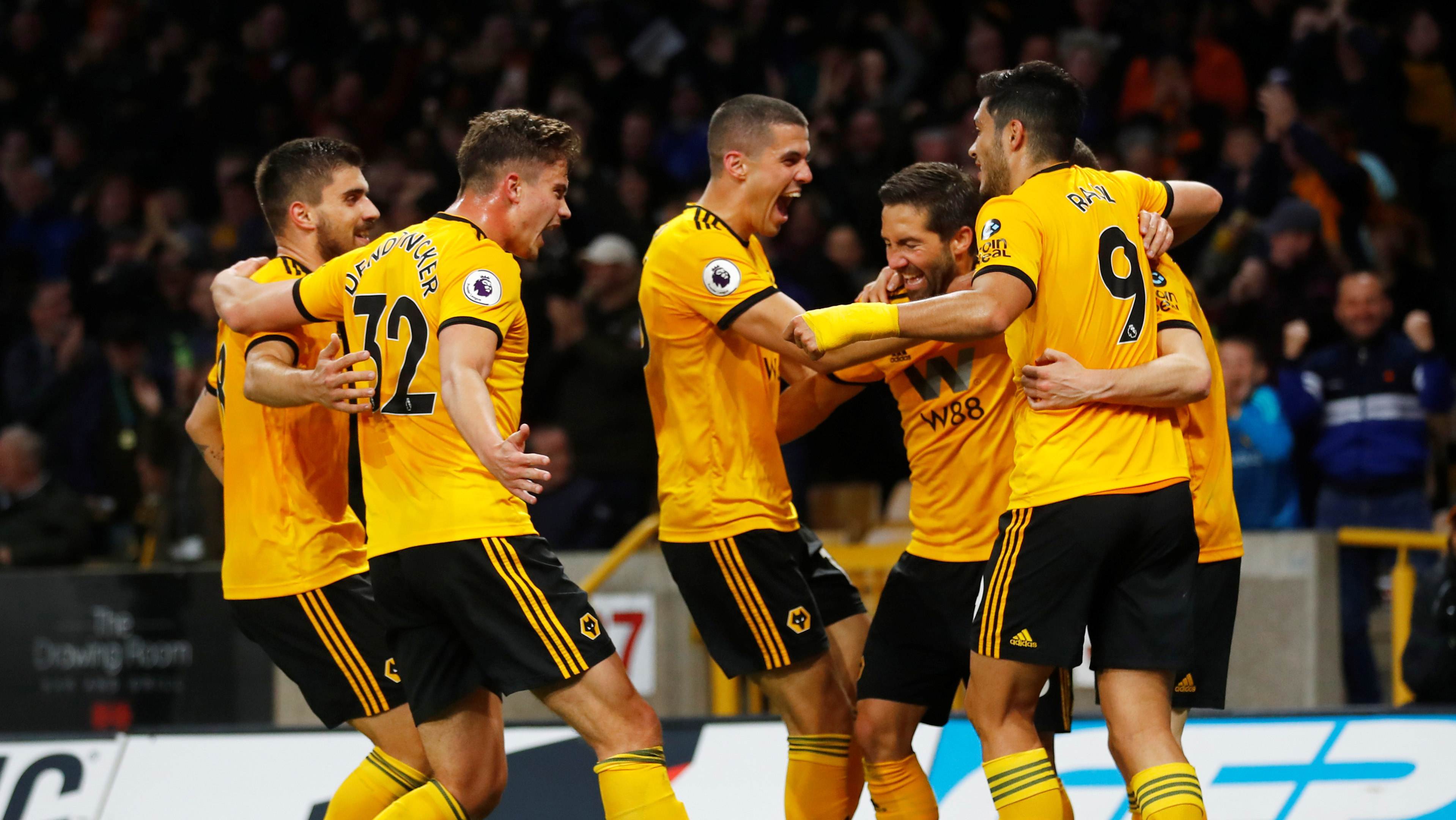 包含伯恩茅斯主场击败，保级形势略有回暖的词条