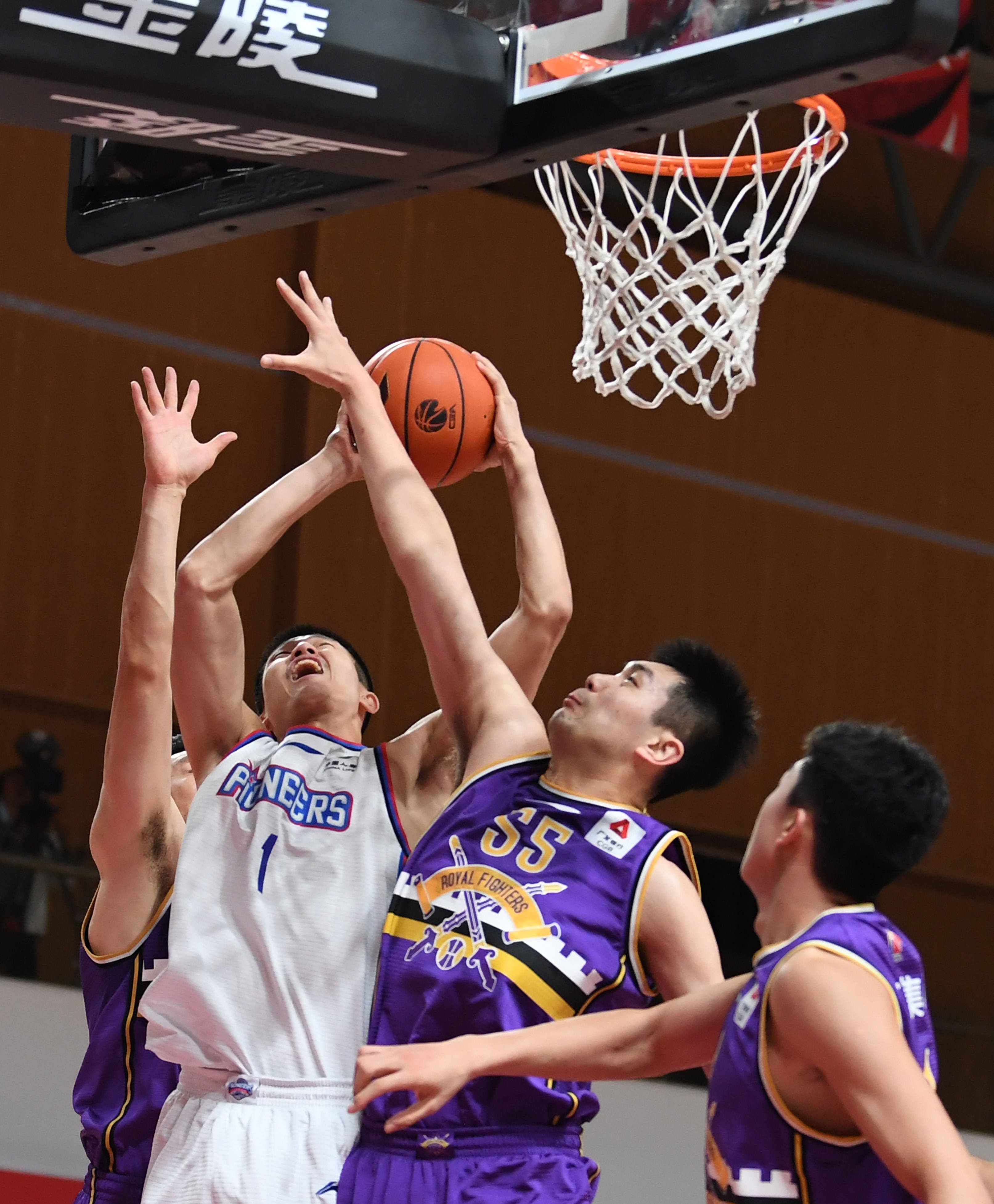 爱游戏下载-球场上风云变幻，中国篮球联赛精彩纷呈